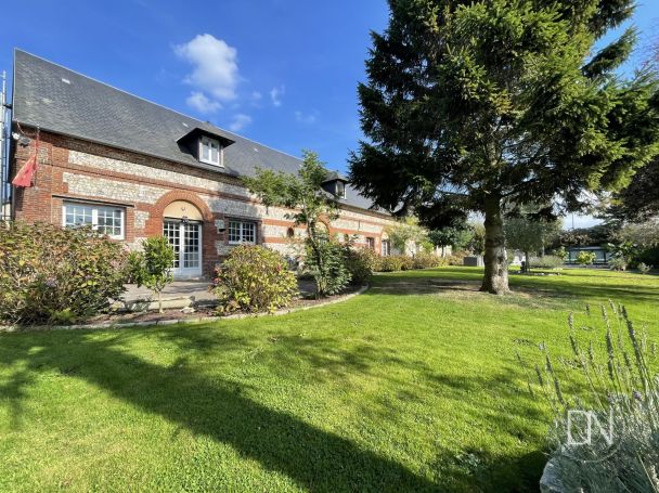 A vendre PropriETE 11 PIECES jardin et piscine Cany-Barville