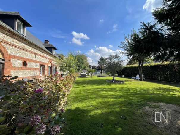 A vendre PropriETE 11 PIECES jardin et piscine Cany-Barville