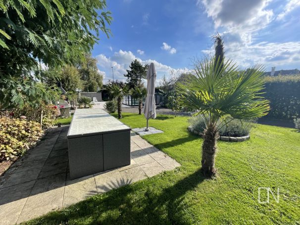 A vendre PropriETE 11 PIECES jardin et piscine Cany-Barville