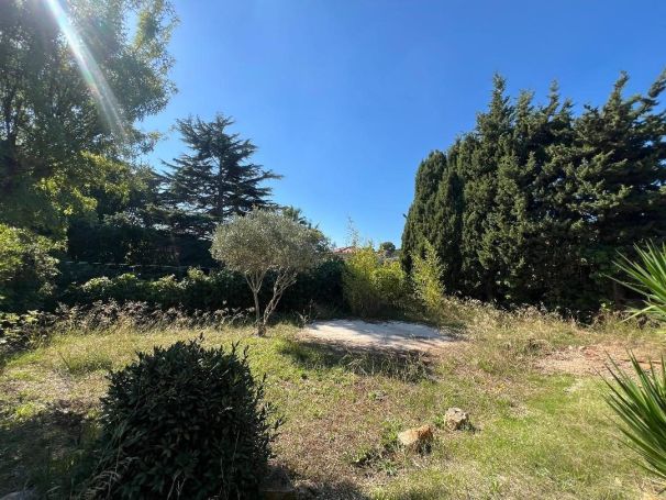 A vendre TERRAIN CONSTRUCTIBLE 473 m² QUARTIER BEAUCOURS Sanary-sur-Mer