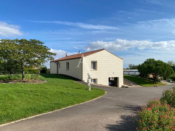 A vendre MAISON 5 PIECES 137 M2 BORD DE MER LONGEVILLE SUR MER