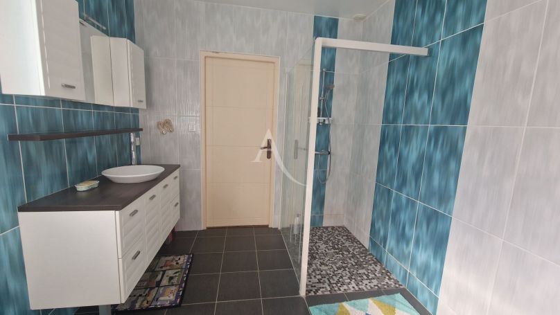 A vendre MAISON 6 PIECES 138 M2 BORD DE MER TALMONT SAINT HILAIRE