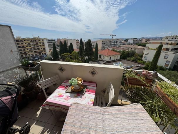 A louer APPARTEMENT T3 50 M2 VUE MER CAGNES SUR MER