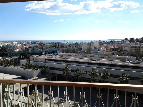 A louer APPARTEMENT DE PRESTIGE T3 81 M2 TERRASSE VUE MER CAGNES SUR MER