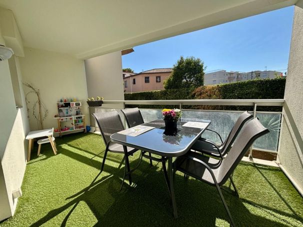 A louer APPARTEMENT T2 27 M2 TERRASSE BORD DE MER CAGNES SUR MER