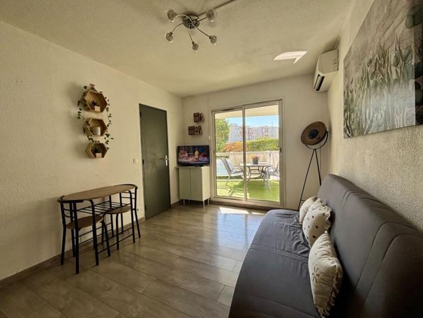 A louer APPARTEMENT T2 27 M2 TERRASSE BORD DE MER CAGNES SUR MER