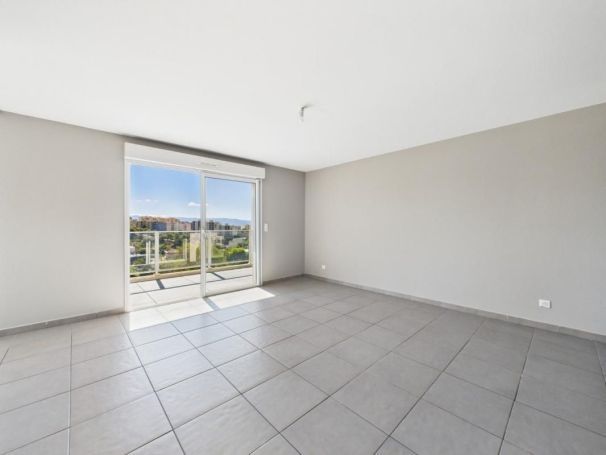 A louer APPARTEMENT T3 68 M2 TERRASSE BORD DE MER AJACCIO