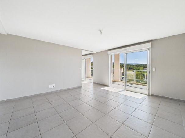 A louer APPARTEMENT T3 68 M2 TERRASSE BORD DE MER AJACCIO