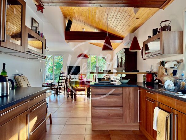 A vendre MAISON DE CARACTeRE ReNOVeE 6 PIECES 130 M² Andernos-les-Bains