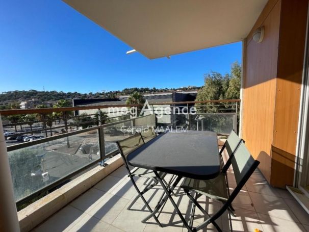 A louer APPARTEMENT DE PRESTIGE T3 66 M2 TERRASSE BORD DE MER CAVALAIRE SUR MER