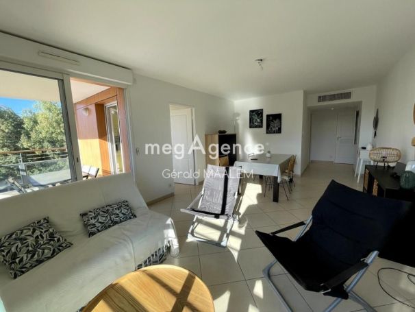 A louer APPARTEMENT DE PRESTIGE T3 66 M2 TERRASSE BORD DE MER CAVALAIRE SUR MER