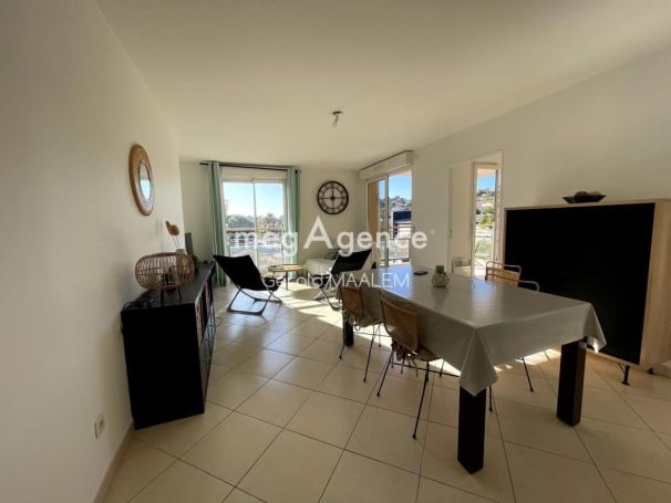 A louer APPARTEMENT DE PRESTIGE T3 66 M2 TERRASSE BORD DE MER CAVALAIRE SUR MER
