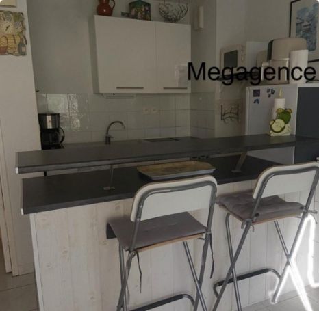 A louer APPARTEMENT T2 27 M2 TERRASSE PLAGE à PIED LE LAVANDOU