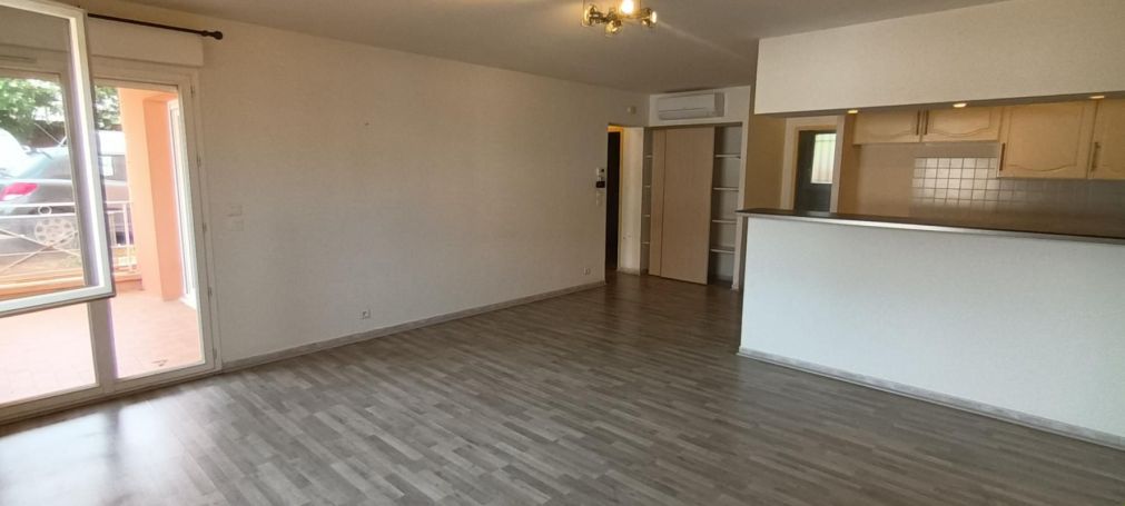 A louer APPARTEMENT T3 75 M2 TERRASSE BAGNOLS SUR CEZE