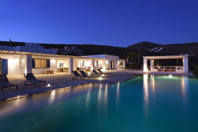 A vendre MAGNIFIQUE VILLA VUE MER 550 M² PAROS