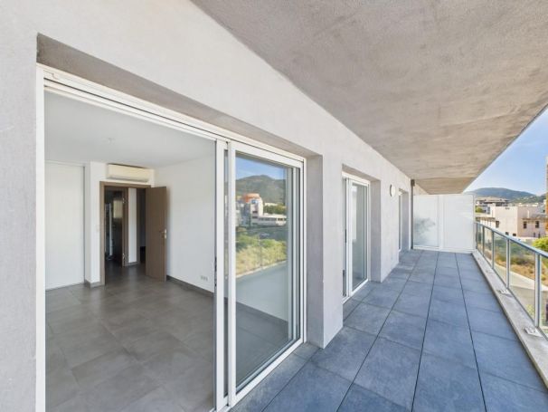 A louer APPARTEMENT T3 76 M2 TERRASSE BORD DE MER AJACCIO