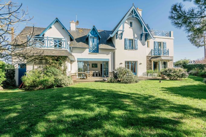 vente Maison familiale proche de la plage à Saint-Malo avec vues vers la mer