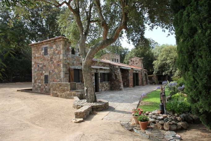 A vendre Magnifique PROPRIETE EN PIERRE 6 PIECES 150 M² SAINTE LUCIE DE PORTO VECCHIO