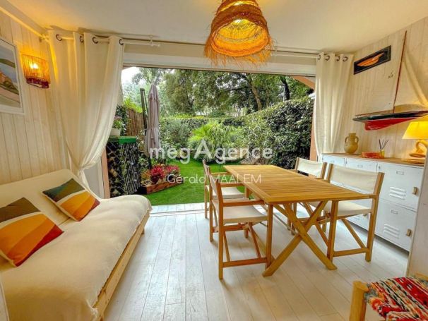 A louer APPARTEMENT DE PRESTIGE T3 49 M2 BORD DE MER LA CROIX VALMER