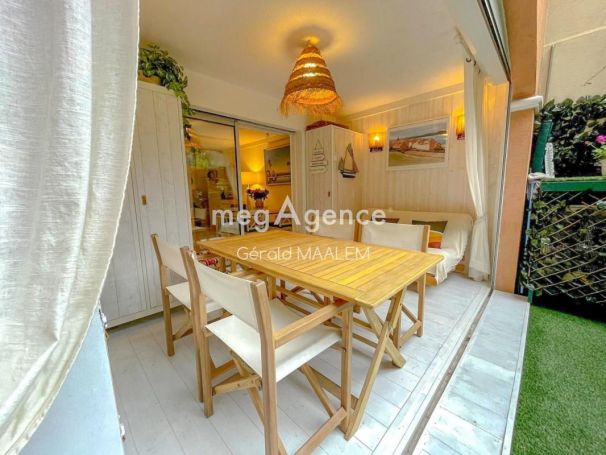 A louer APPARTEMENT DE PRESTIGE T3 49 M2 BORD DE MER LA CROIX VALMER