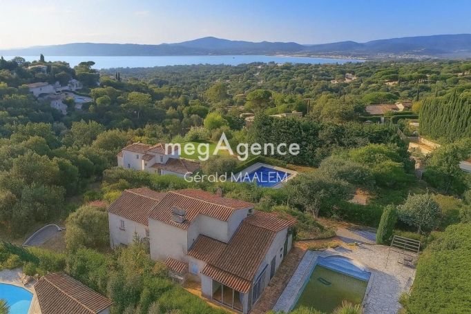 A louer MAISON CONTEMPORAINE VUE MER GRIMAUD