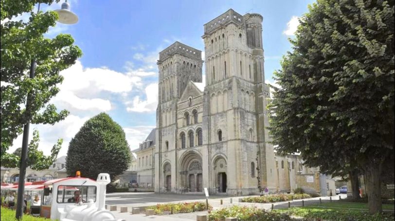 A louer APPARTEMENT DUPLEX T5 105 M2 CAEN