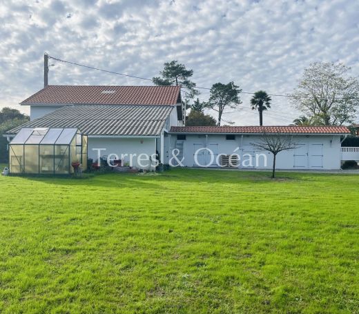 A vendre MAISON 2 PIECES 140 M2 ANGRESSE