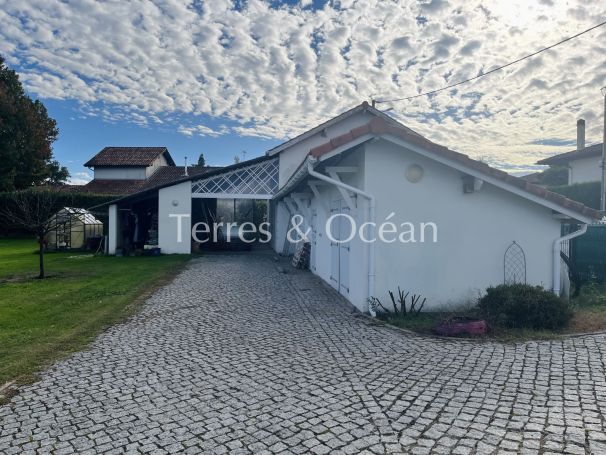 A vendre MAISON 2 PIECES 140 M2 ANGRESSE