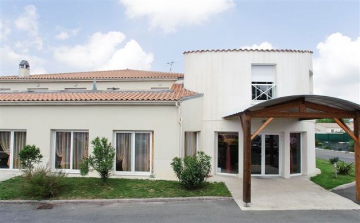 A louer STUDIO 22 M2 TERRASSE TONNAY CHARENTE