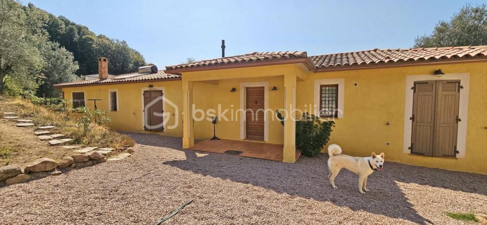 A louer MAISON 9 PIECES 246 M2 BORD DE MER AJACCIO