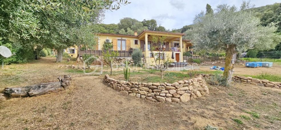 A louer MAISON 9 PIECES 246 M2 BORD DE MER AJACCIO