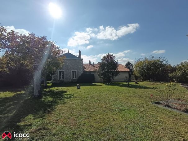 A louer MAISON DE MAîTRE SAINT ETIENNE DE BRILLOUET