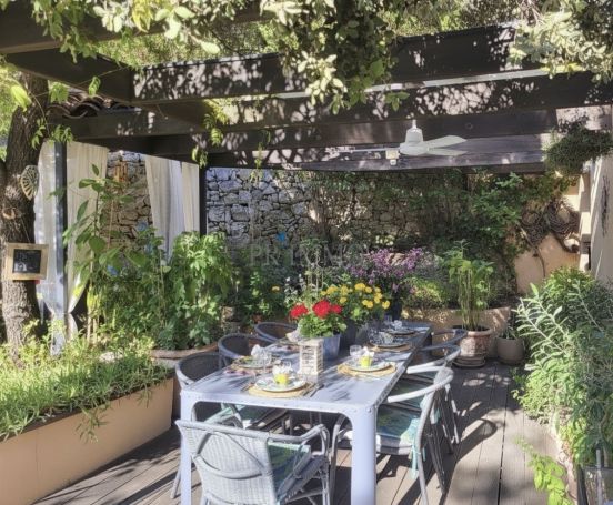 A louer MAISON D'ARCHITECTE COTIGNAC