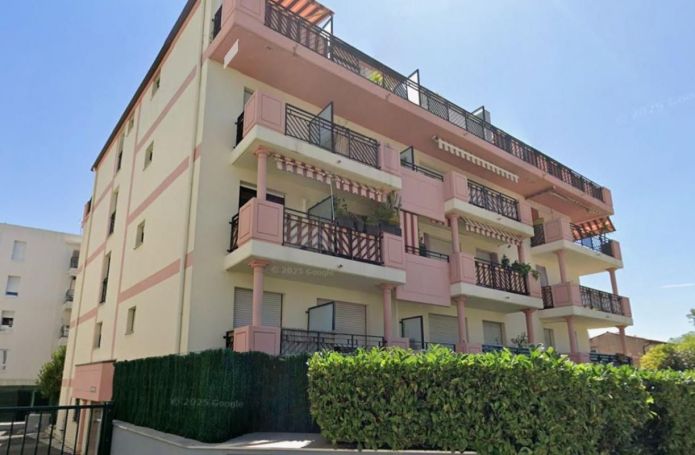 A louer APPARTEMENT T2 34 M2 TERRASSE BORD DE MER CAGNES SUR MER