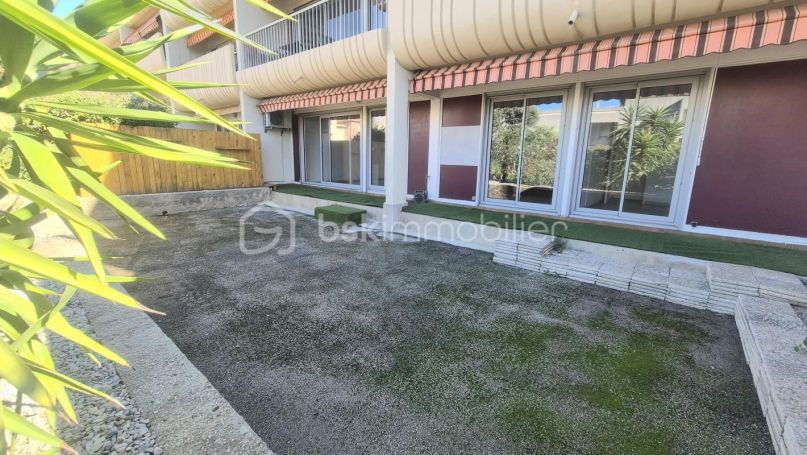 A louer APPARTEMENT T3 56 M2 TERRASSE BORD DE MER TOULON