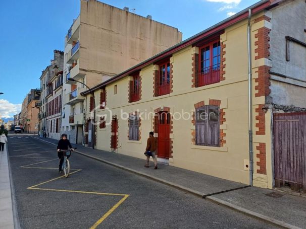 A louer LOFT DUPLEX T5 120 M2 TERRASSE PAU