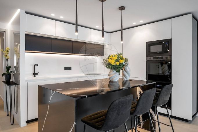 A louer APPARTEMENT DE PRESTIGE T3 84 M2 TERRASSE VUE MER NICE