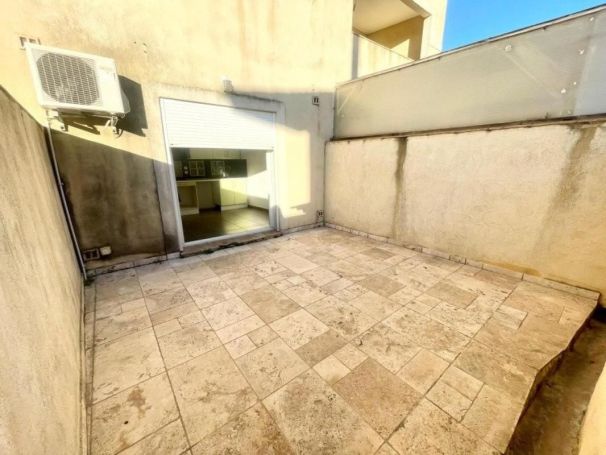 A louer STUDIO 22 M2 TERRASSE PLAGE à PIED SIX FOURS LES PLAGES