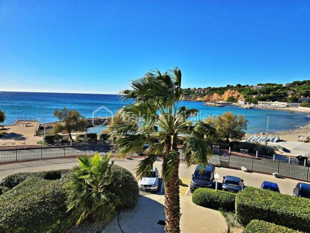 A louer APPARTEMENT DE PRESTIGE T3 89 M2 TERRASSE PIEDS DANS L'EAU CARRY LE ROUET