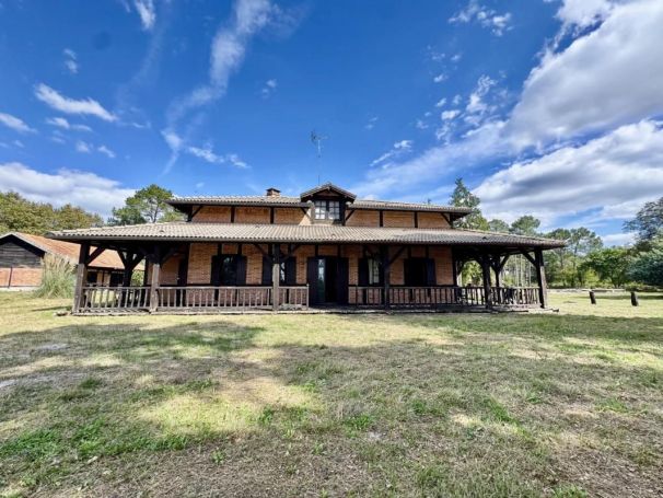 A louer MAISON DE MAîTRE ESCOURCE