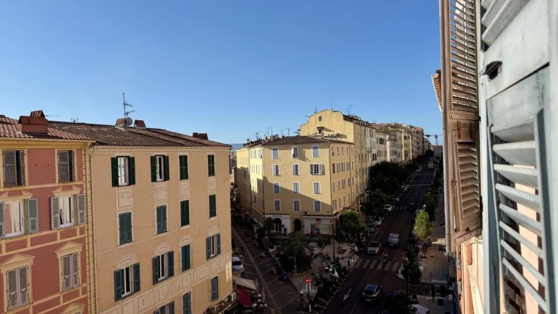 A louer APPARTEMENT T5 123 M2 BORD DE MER AJACCIO