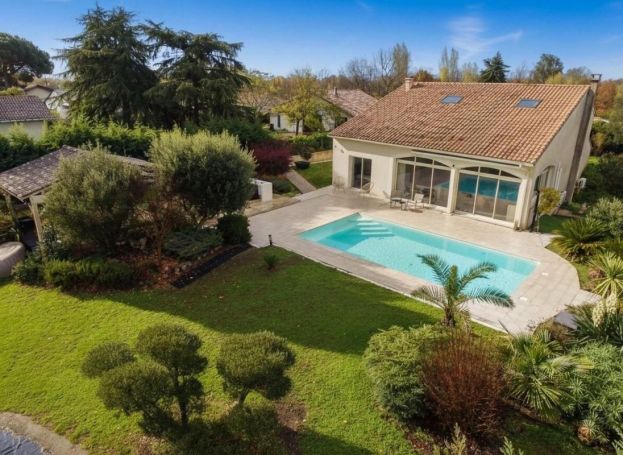 A louer MAISON CONTEMPORAINE BORD DE MER AMBARES ET LAGRAVE