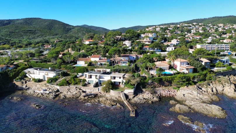 A vendre MAISON 5 PIECES 90 M2 PIEDS DANS L'EAU SAINT AYGULF