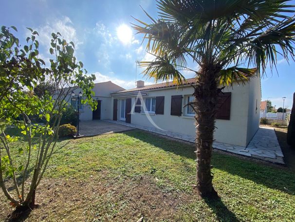 A vendre MAISON 4 PIECES 94 M2 BORD DE MER LONGEVILLE SUR MER