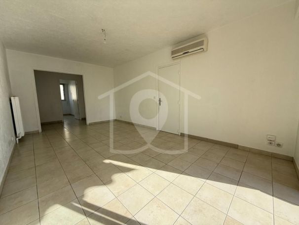 A louer APPARTEMENT T4 78 M2 TERRASSE BORD DE MER ANTIBES