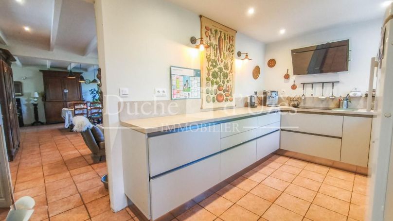 A louer MAISON 7 PIECES 172 M2 UZES