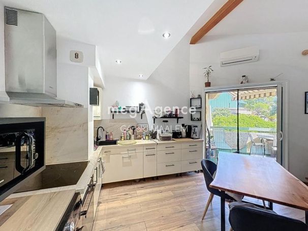 A louer MAISON CONTEMPORAINE BORD DE MER CAVALAIRE SUR MER