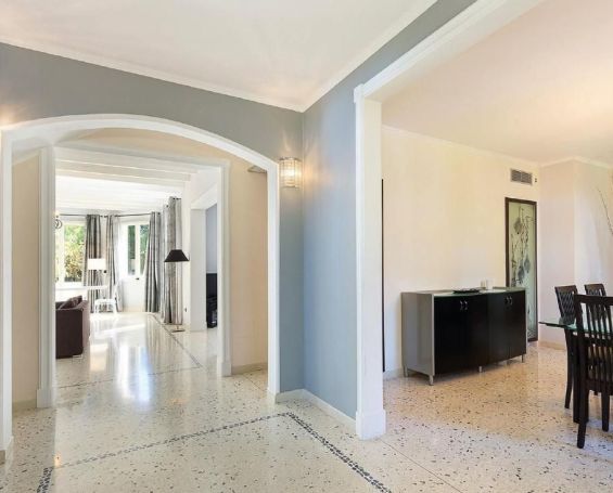 A louer MAISON 8 PIECES 282 M2 BORD DE MER ANTIBES