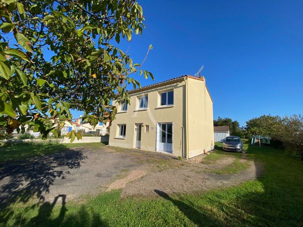 A vendre MAISON 5 PIECES 116 M2 AVRILLE