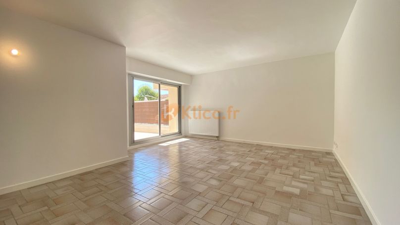 A vendre APPARTEMENT T3 69 m² REZ DE CHAUSSEE AVEC TERRASSES VALLAURIS